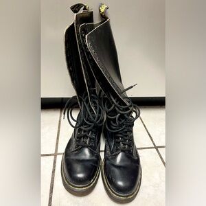 20 Eye/Eyelet Black Black Dr. Martens Doc/Docs Women’s Size 8. Great condition